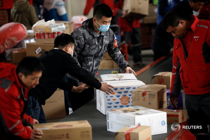 From @Breakingviews: JD is offering a peek into the engine that powers Chinese e-commerce. The $160 billion web retailer is spinning off its logistics operations in a Hong Kong listing. Investors will be keen, writes @mak_robyn https://t.co/okCghKu4vg https://t.co/PTDSU7jExr