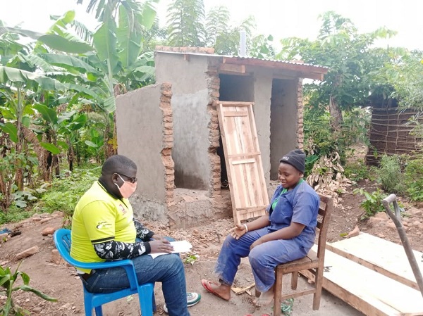 A young woman's determination to secure sanitation & jobs in her community has galvanised many others. @BusingeGodliver interviews Twehayo Naume on her leadership in midst of #Covid19 crisis, in Kabulasoke #Uganda. bit.ly/2ZLip8U #VoicesFromTheFrontline