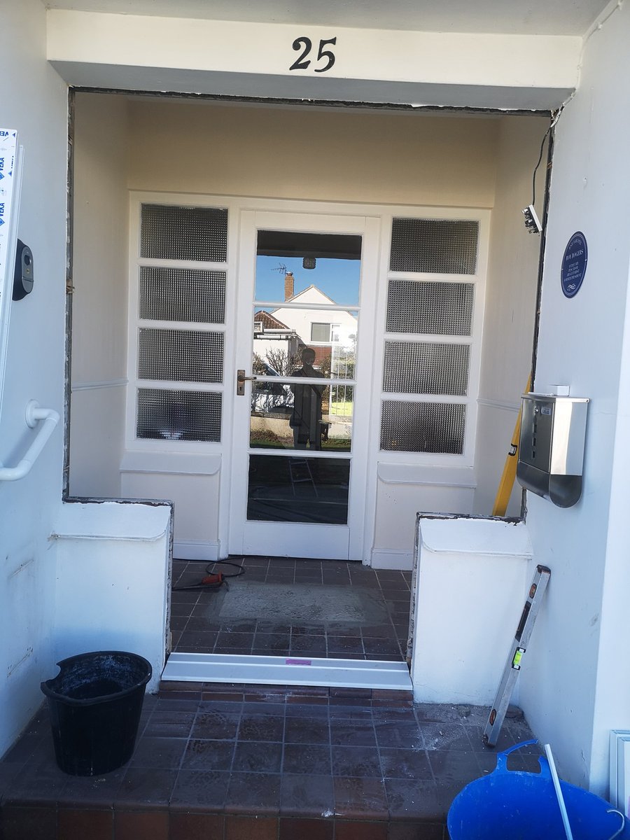 spectrumwindows's tweet image. We love this light grey door we fitted yesterday. Just in time for the bad weather to hit. Another very satisfied customer 😊👍🏴󠁧󠁢󠁷󠁬󠁳󠁿