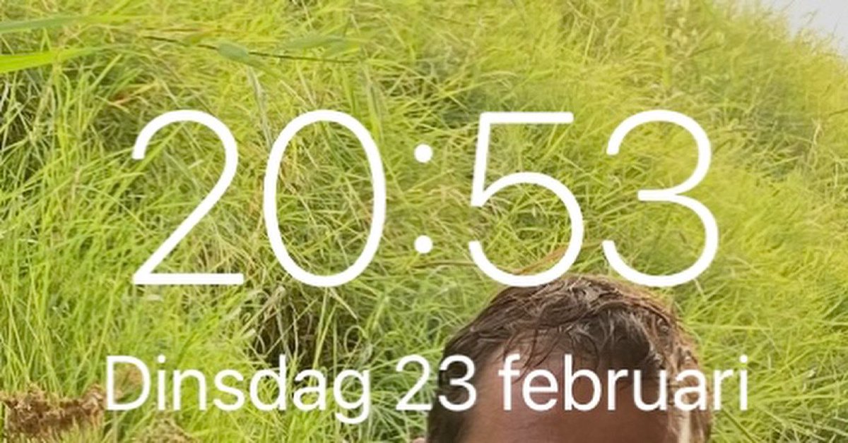 Haha net op tijd binnen! Anders had ik een briefje voor de juf moeten schrijven, had wel geldige reden geweest (vind ik zelf): locatiebezoek en repetitie voor de puzzel bruiloft van vrijdag... maar goed, iedereen hield zich netjes aan de regels en we konden op tijd naar huis...