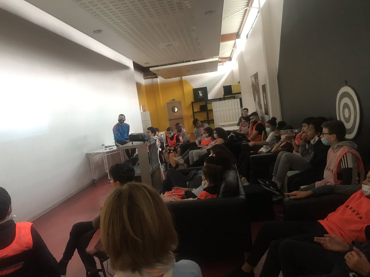 BoxerInside's tweet photo. [ BOXER INSIDE ACADEMY ]
Jour 2 de la #BoxerInsideAcademy 
Au programme :
▪️boxe en plein air
▪️atelier Co-dév autour de notre chantier solidaire
▪️ temps libres : karaoke et tournoi #Fifa
▪️jeux en Anglais
▪️docu sur l’engagement citoyen et Atelier des Possibles https://t.co/AwMJysVU5o