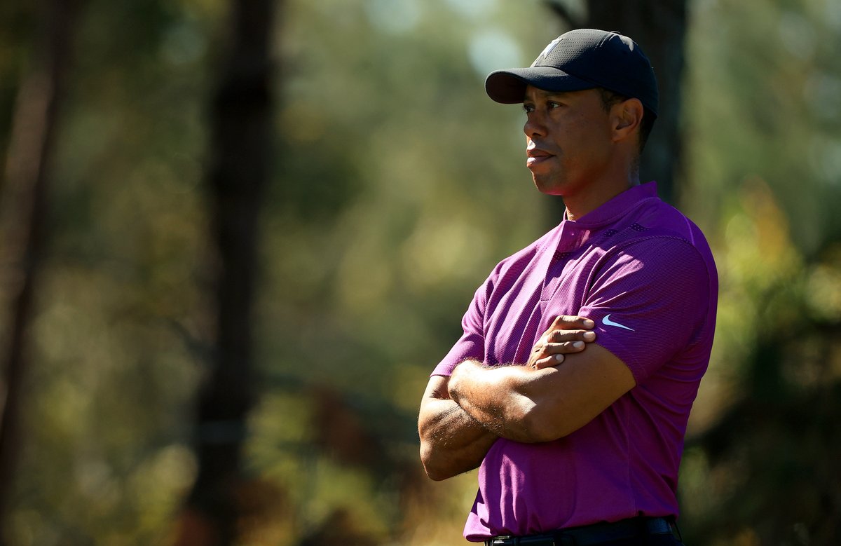 BleacherReport's tweet image. Tiger Woods has been hospitalized after being involved in a single-car crash, the @LASDHQ announces.

Firefighters and paramedics used the “jaws of life” to get Woods out.