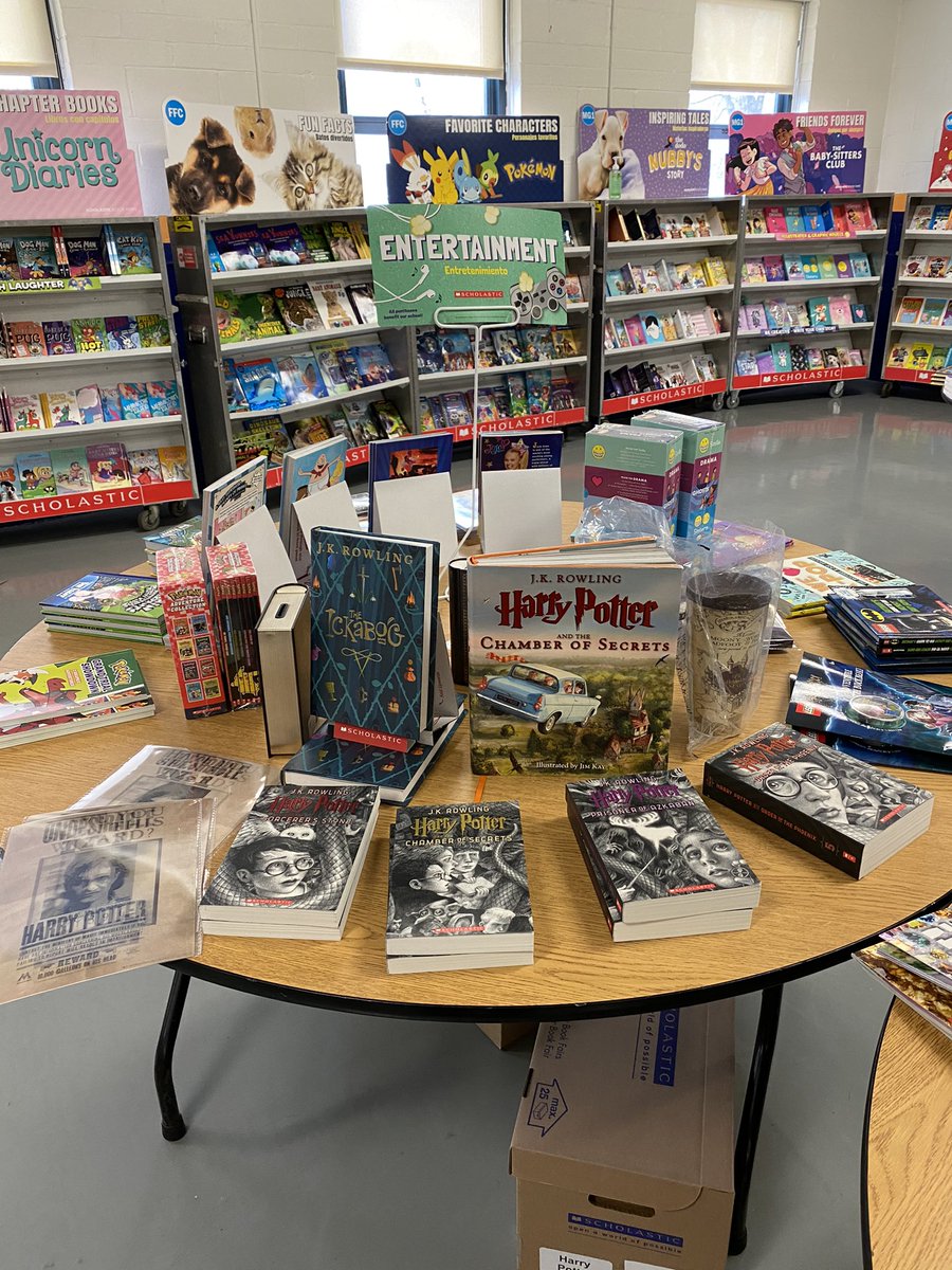 HolyCrossAcade2's tweet photo. HCA Scholastic Book Fair https://t.co/cJry8ZHJ24