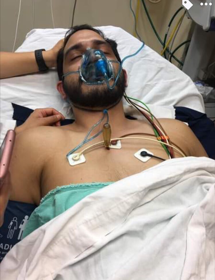 Sailorpedia's tweet photo. Asaltaron a un residente de pediatria afuera de mi antigua sede (UMAE 25) en Monterrey, mientras se encontraba de guardia. No se. Estoy indignado. No podemos trabajar así. https://t.co/Chr07IJ5jp