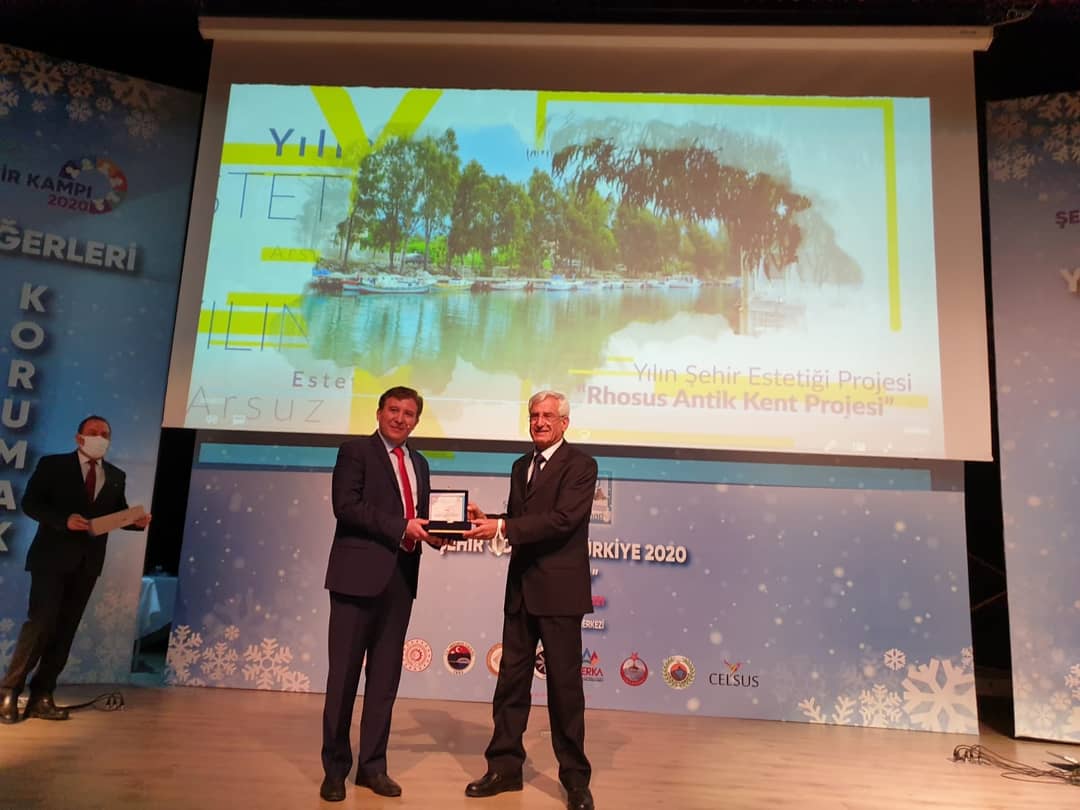 drasafguven's tweet photo. Şehir Ödülleri Türkiye 2020 organizasyonunda yapılan değerlendirmeler sonucunda Arsuz’umuz,  DOĞAKA başvurusu ile  “Yılın Şehir Estetiği Projesi” ödülüne layık görüldü.
Başta proje ortağımız Arsuz Kaymakamlığı ve DOĞAKA olmak üzere emeği geçen herkese teşekkür ediyorum. https://t.co/qQ7BlsK5dT