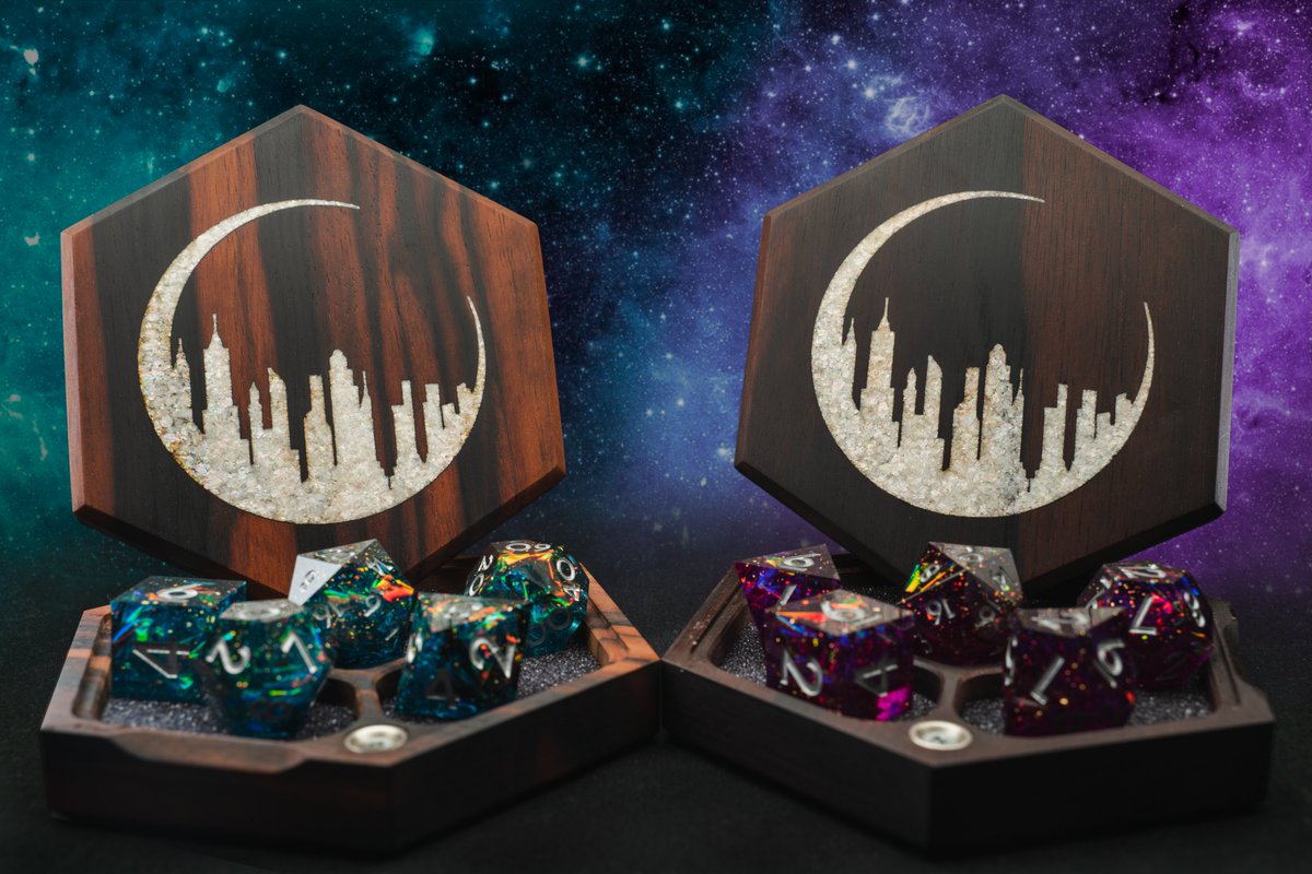 dimension20show's tweet image. 🚨GIVEAWAY ALERT🚨
@WyrmwoodGaming has given us a RARE mother of pearl vault that we're giving away!
👉Quote-RT this👈 with your favorite quote / dialogue from The Unsleeping City: Chapter II and use the hashtag #D20Wyrmwood and you might get selected!
wyrmwoodgaming.com/product-catego…