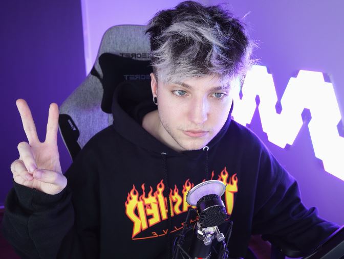 xCryboy's tweet photo. HOY ES EL DIA https://t.co/uUh9mP6vWA 
rt y te saludo papi https://t.co/JhduUd8Xz5