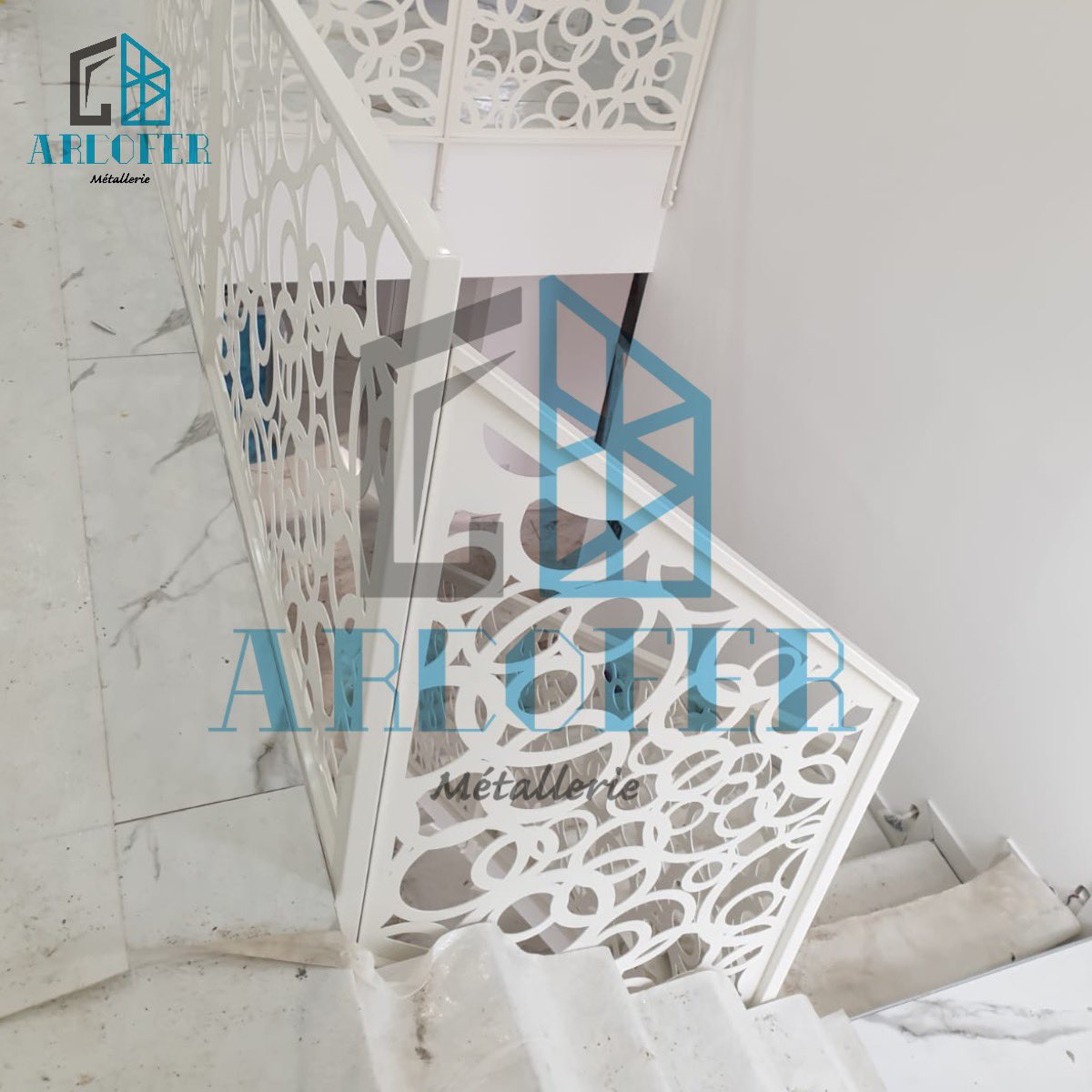 Arcofer_fr's tweet photo. Peut-on combiner le travail artisanal avec une touche de modernité? La réponse en photo... Merci à notre client Zülkif Altintas qui nous a confié la confection de son garde-corps.

#Arcofer
À votre écoute... https://t.co/DNJRCRNIV5