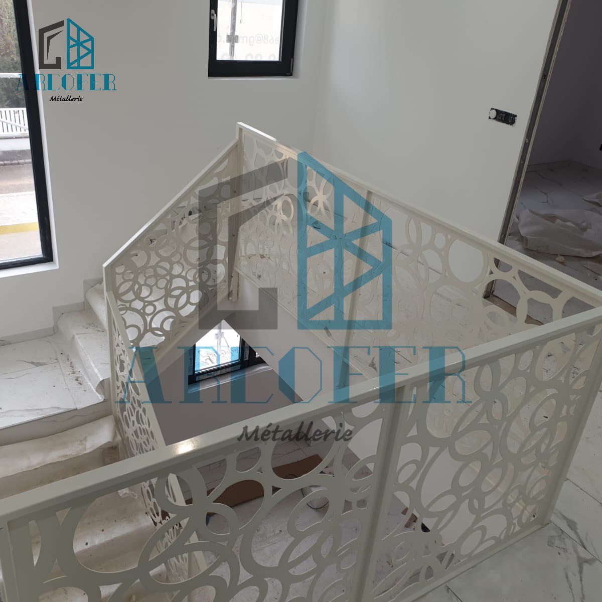 Arcofer_fr's tweet photo. Peut-on combiner le travail artisanal avec une touche de modernité? La réponse en photo... Merci à notre client Zülkif Altintas qui nous a confié la confection de son garde-corps.

#Arcofer
À votre écoute... https://t.co/DNJRCRNIV5