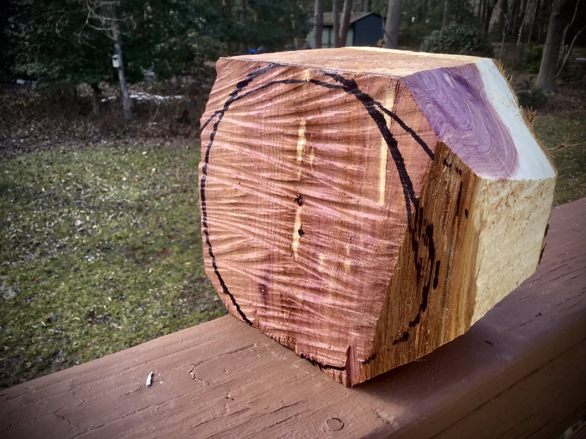 Maro2Bear's tweet photo. Prepping a piece of Eastern Red Cedar that started off as a big old log. I’m sure there’s a bowl in there. #MakingShavings
@Rockler https://t.co/jxM1unai3Y