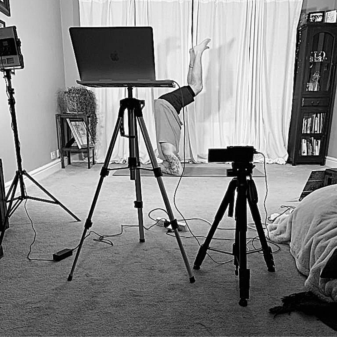 ChiLiving1's tweet photo. My wife took this photo from behind all the filming and online equipment while I was doing some of my own practice before one of my recent classes.
#myyogalife #onlineyogaclass #sheffieldyoga #tryyoga #yogaforall #yogafromhome #yogatribe #yogayorkshire #sheffieldissuper https://t.co/pYNxYAILqA