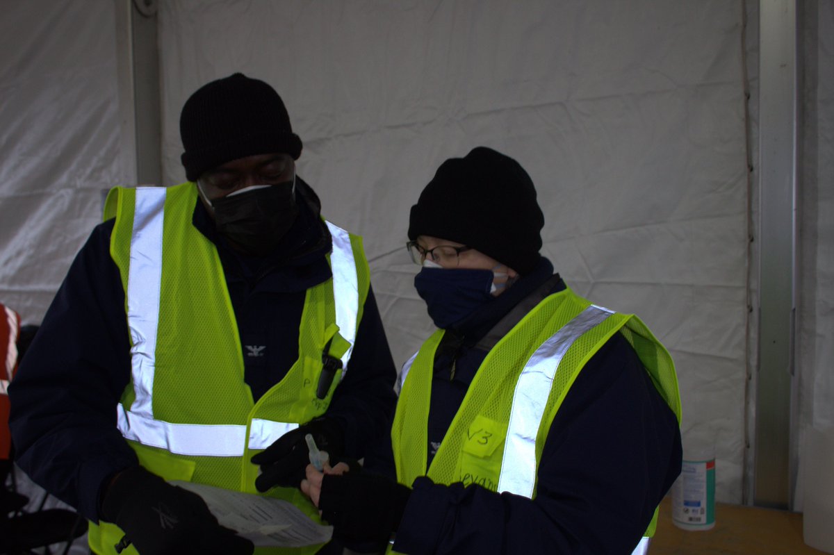 Proud to see our @USPHSCC Public Health Service officers in action. Officers are deployed to Dover, Delaware to support a #COVID19 vaccination drive-thru site. Learn more about the efforts here: fema.gov/press-release/…