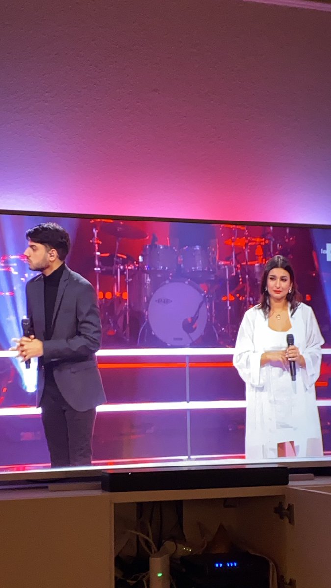 FlooFrans's tweet photo. Je vote pour la création IRL et immédiate du duo Barbara et Jérémy. Parce que c’est beau, et que ça ne s’explique pas, comme dit @TyphBarrow . #bordel #thevoicebe #thevoice https://t.co/Pj45BwjPeh
