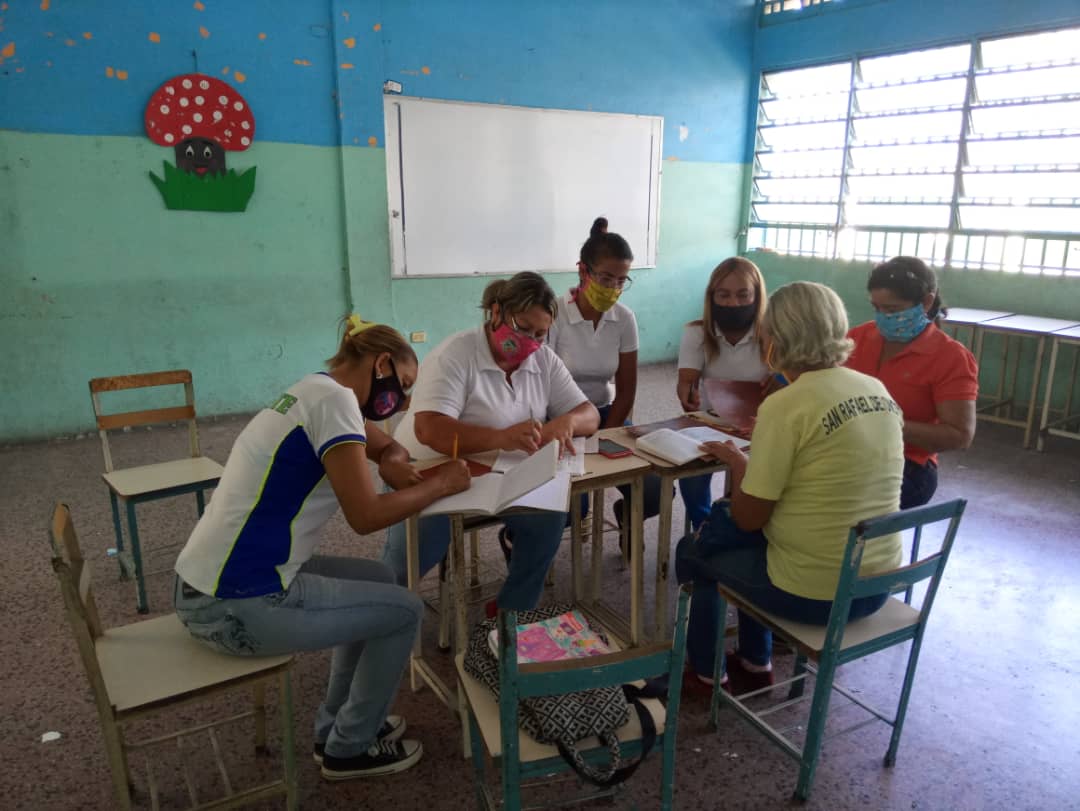 SroZep's tweet photo. #PortuguesaVentanaAlFuturo En el  municipio  San Rafael de Onoto se lleva a cabo congreso bicentenario de los pueblos (capitulo educación). @NicolasMaduro @rafaelcalles @ZEPortuguesa  @kleismercastillo @MPPEDUCACION https://t.co/Vb8zWurbET