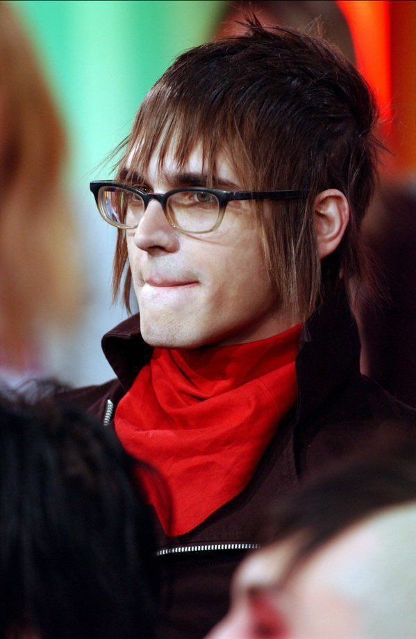 Mike way. Mike way. My chemical romance майки уэй. Басист my chemical romance. Басист my chemical romance.