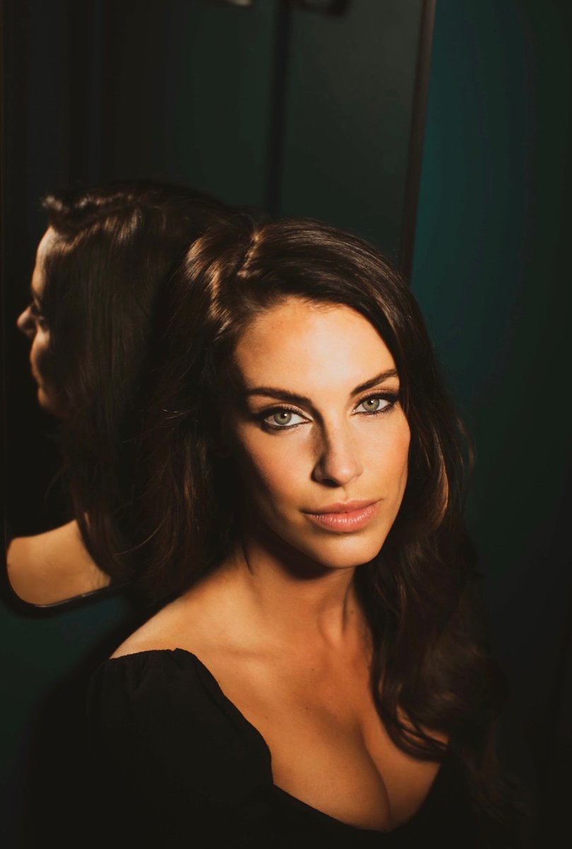 “Writing is one of my favorite things in the world. I write every day.” 📝

<a href="/jessicalowndes/">Jessica Lowndes</a> shares her creative passions &amp; the thrill of bringing new projects to life: pgj.cc/HcIKGB. What are your passions? 🤔 (📸: @farrahaviva) #71magazine #my71mag #artslesstraveled