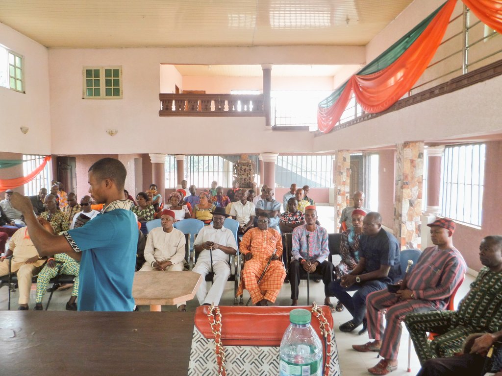 wirea_rivers's tweet photo. LIGHT UP ETCHE❗
Exciting &amp; a rare honour VIP treat by Prof Ndimele VC @iaueph to GGG @Wirea4green Rivers Members.
Was successful stakeholders engagement meeting w/ Chiefs, Women &amp; Youth leaders, Teachers &amp; Parents.
Watch out❗
#OneNigerianChildOneSolarReadingLamp #LightUpEtche https://t.co/X815c7S6I5