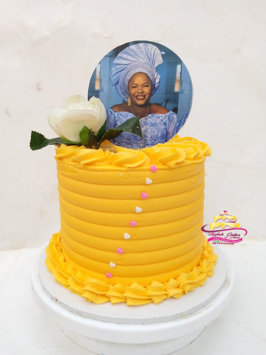 teefah_cakess's tweet photo. Yellow mellow 💛
Beautiful cake for a beautiful mum✨💯

#teefahcakes #naijabakes
#cakes #cake https://t.co/N5VVUyyAUK