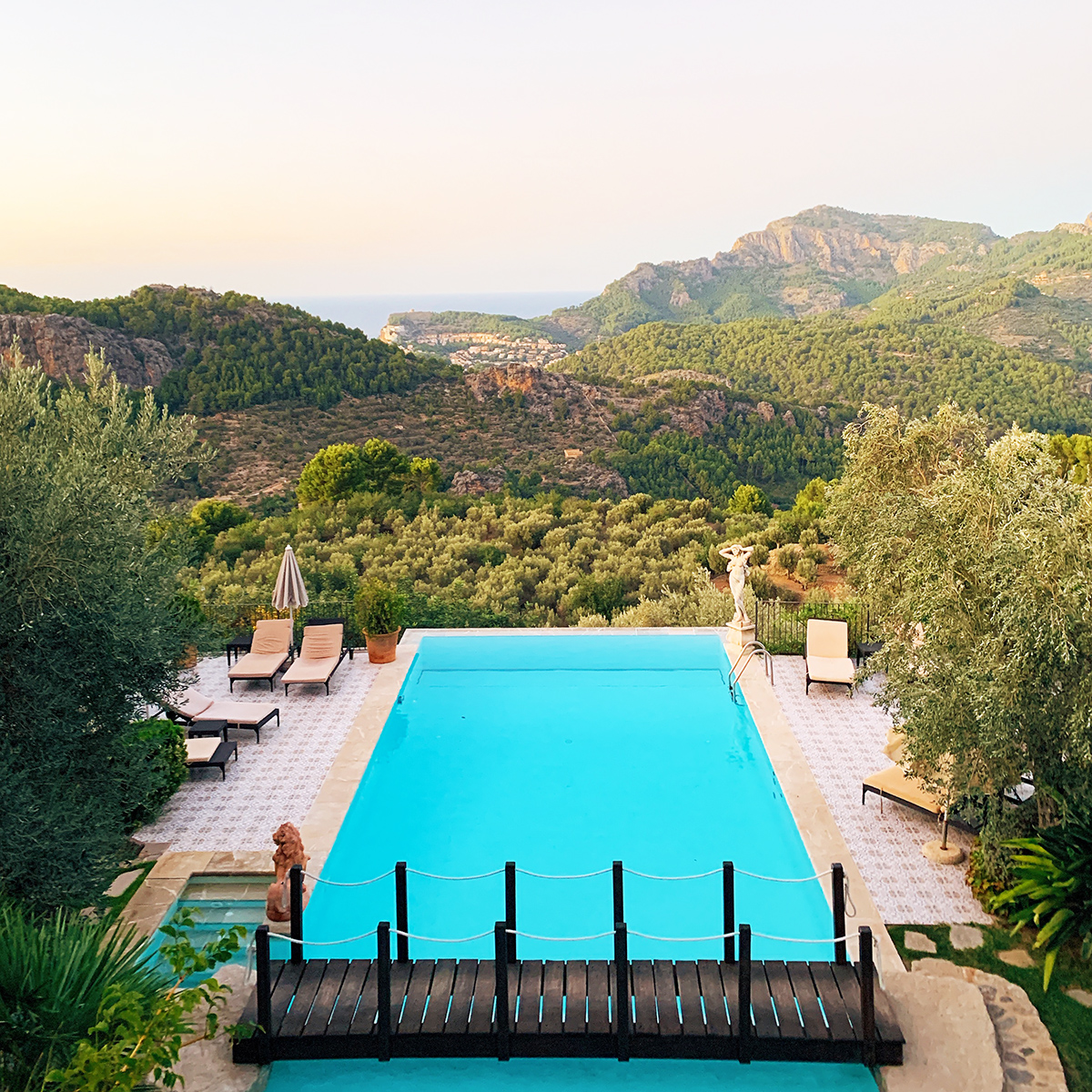 sollerweb's tweet image. Hotel Showcase....  1 a day....  Summer Holidays are now a very real possibility  😍.... so here are the best of our beautiful Tramuntana area hotels...

CA'S XORC HOTEL -  an oasis in the Tramuntana mountain range

sollerweb.com/casxorc.html
Reservations:  +34 971 638 280
@CasXorc