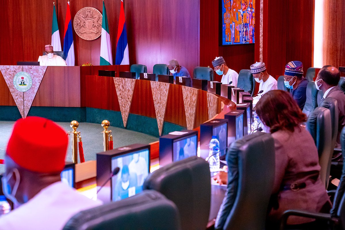 BashirAhmaad's tweet image. President Muhammadu Buhari receives briefing from members of the Presidential Economic Advisory Council (PEAC) earlier at the State House, Abuja.