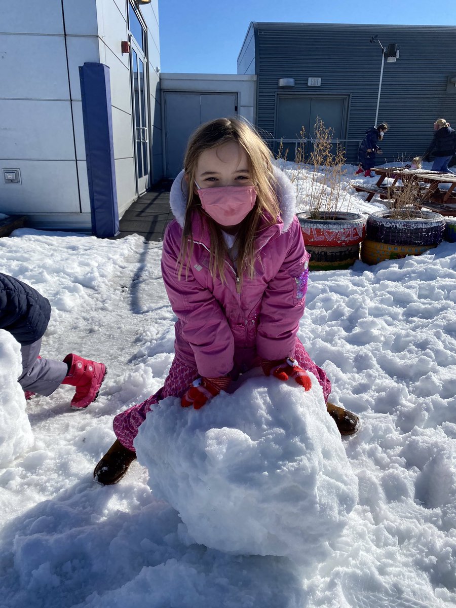 BISCLPYear2's tweet photo. The #OutstandingOrcas used Alex and Xander cooperation to have tons of fun in all of this snow and Sir Resilience to see just how big they could make their snowballs! @BISCLincolnPark https://t.co/uMPkjMe38t