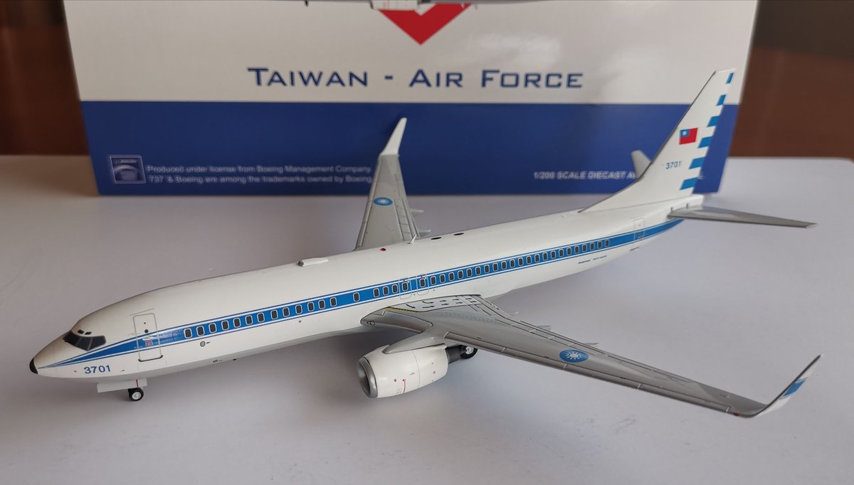 pedrospotter's tweet photo. #BuenasTardes terminamos el #unboxing con esta #TerceraParte en esta ocasión:
LH2243
Boeing 737-800 - #TaiwanAirForce 1:200
#b737 #Diecast #aircraftmodel #modeloaviomes #miniaturas #avionesaescala #modelismo #Boeing #B737800 #scale1200 #JCWings https://t.co/ed7dXbrbNH