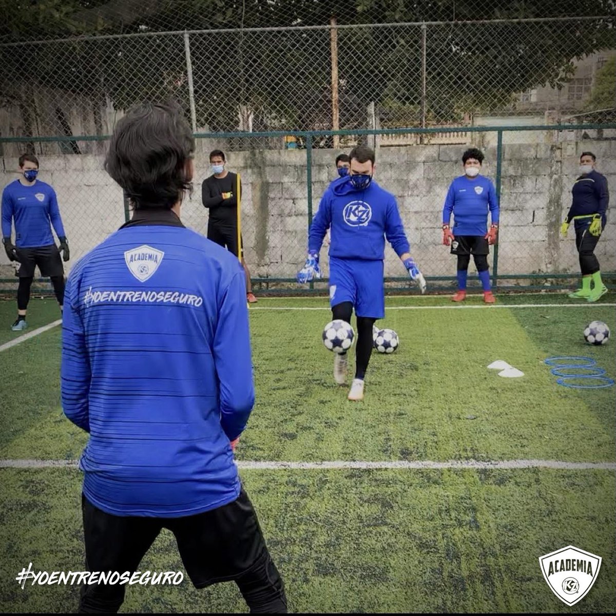 keeperzone_tam's tweet photo. Entrenando con ACTITUD  👊🏼💥

Vivimos una mañana fría ❄️🌧 el pasado sábado en el entrenamiento de la Academia KZ 🔷

Regístrate para el próximo entrenamiento via DM 📥 o al Whatsapp 📲 8334421688. 

#YoEntrenoSeguro 🧤⚽️ https://t.co/m6sEWACFml