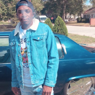 AleeyaJasmine's tweet photo. Visiting your grave is still so wild to me, you’re supposed to be here with us 💔 LONG LIVE MY FUCKING BROTHER AARON #BOSSUPFOREVER💸 https://t.co/pW4PGNuMea