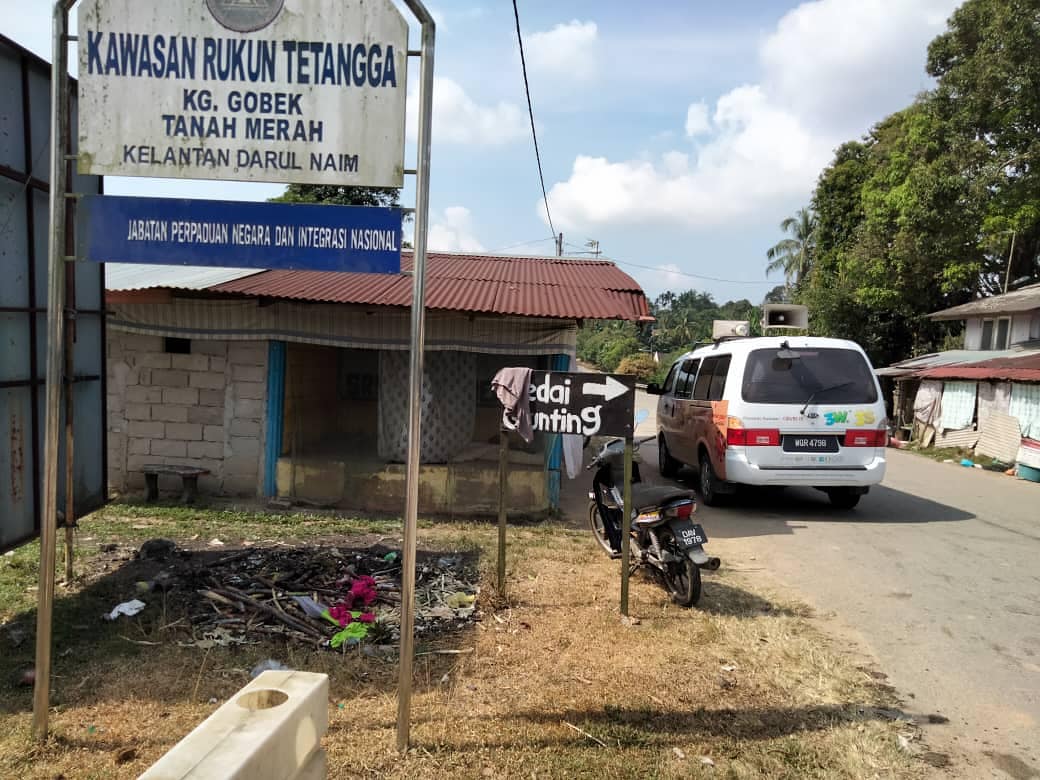 JapenKelantan's tweet photo. Info On Wheels (IOW) Jabatan Penerangan Negeri Kelantan

📍Tanah Merah @PMR_TANAHMERAH

PARLIMEN P.027 Tanah Merah
DUN N.26 Bukit Panau
DUN N.27 Gula Ipoh

23.02.2021(Selasa)
10:00 pagi

🔹Cabang 3 Kg. Gobek
🔹Kg. Liku
🔹Kg. Gobek
🔹Kg. Panjang
🔹Ladang Kerilla
🔹Jalan Kubur TM https://t.co/3YSOt8wYTN
