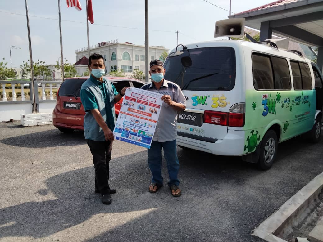JapenKelantan's tweet photo. Info On Wheels (IOW) Jabatan Penerangan Negeri Kelantan

📍Tanah Merah @PMR_TANAHMERAH

PARLIMEN P.027 Tanah Merah
DUN N.26 Bukit Panau
DUN N.27 Gula Ipoh

23.02.2021(Selasa)
10:00 pagi

🔹Cabang 3 Kg. Gobek
🔹Kg. Liku
🔹Kg. Gobek
🔹Kg. Panjang
🔹Ladang Kerilla
🔹Jalan Kubur TM https://t.co/3YSOt8wYTN