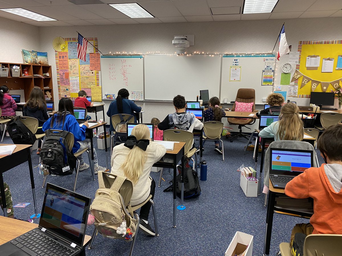 4hogsett's tweet photo. Practicing division with a fun Blooket game! @LindseyElem @ChristynGuy https://t.co/FcDD1ysdQz
