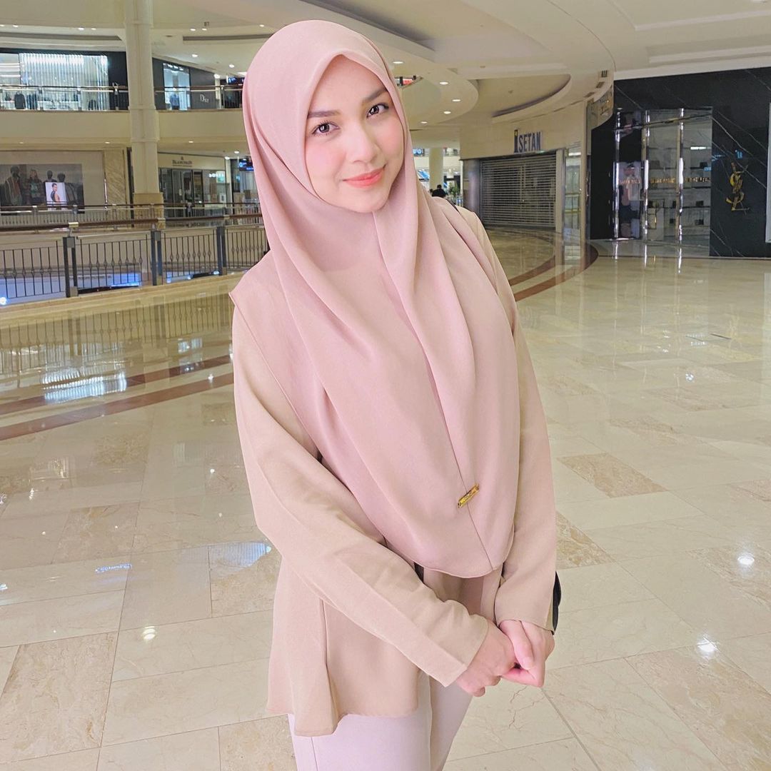 SayidaturZahra's tweet photo. masih pantes gak sih dibilang anak gadis? hihihi
pdhal tahun ini udah 37 thn, anak jg udah 2 😣 https://t.co/5mlnTCwA2C