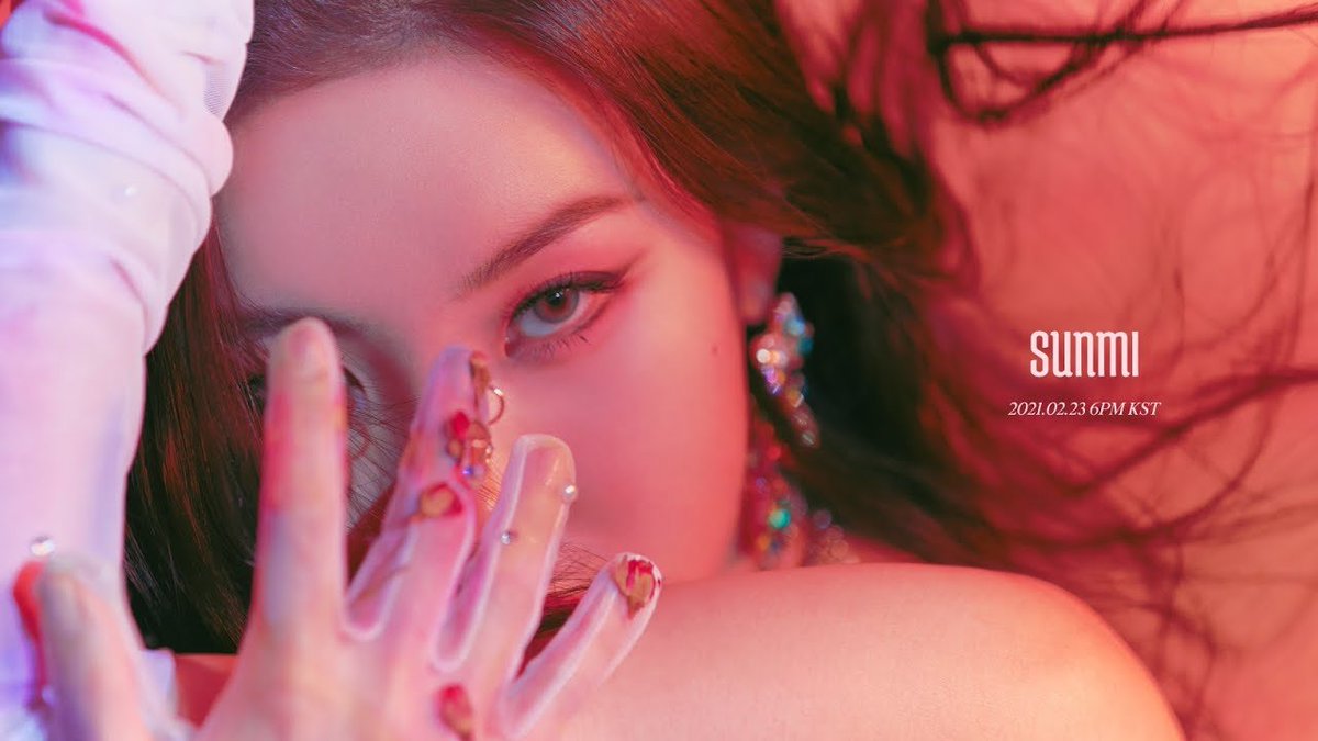 Tail sunmi кириллизация. Сонми ноги. Сонми кпоп. Sunmi tail album обложка. Сонми gashina.