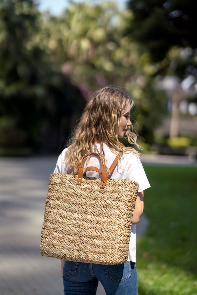 Shiraleah's tweet image. Traveling ✔️ Shopping ✔️ Picnicing ✔️ Exploring ✔️ No matter what your plans, our Valencia #Backpack is all you’ll ever need to look chic-on-the-go. Not to mention the woven #seagrass structure is oh-so-on trend.  Shop: bit.ly/3up84O5

#womensbackpack #strawbackpack