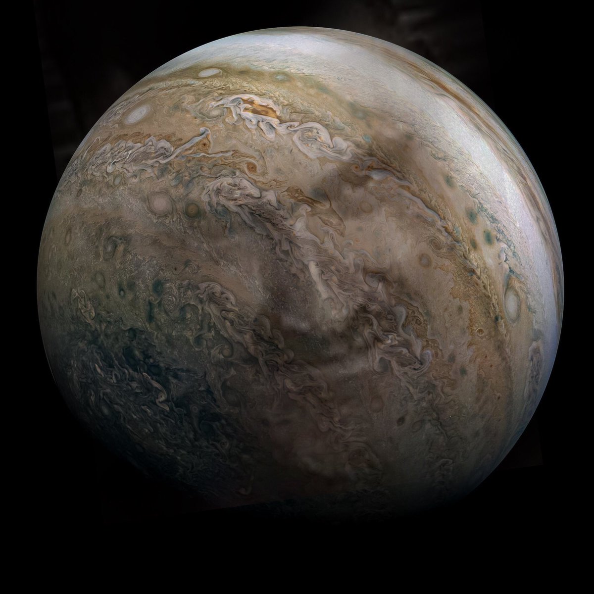 Yesterday #NASA released a new imagine of #Jupiter...the mountain range it captured looks a little familiar