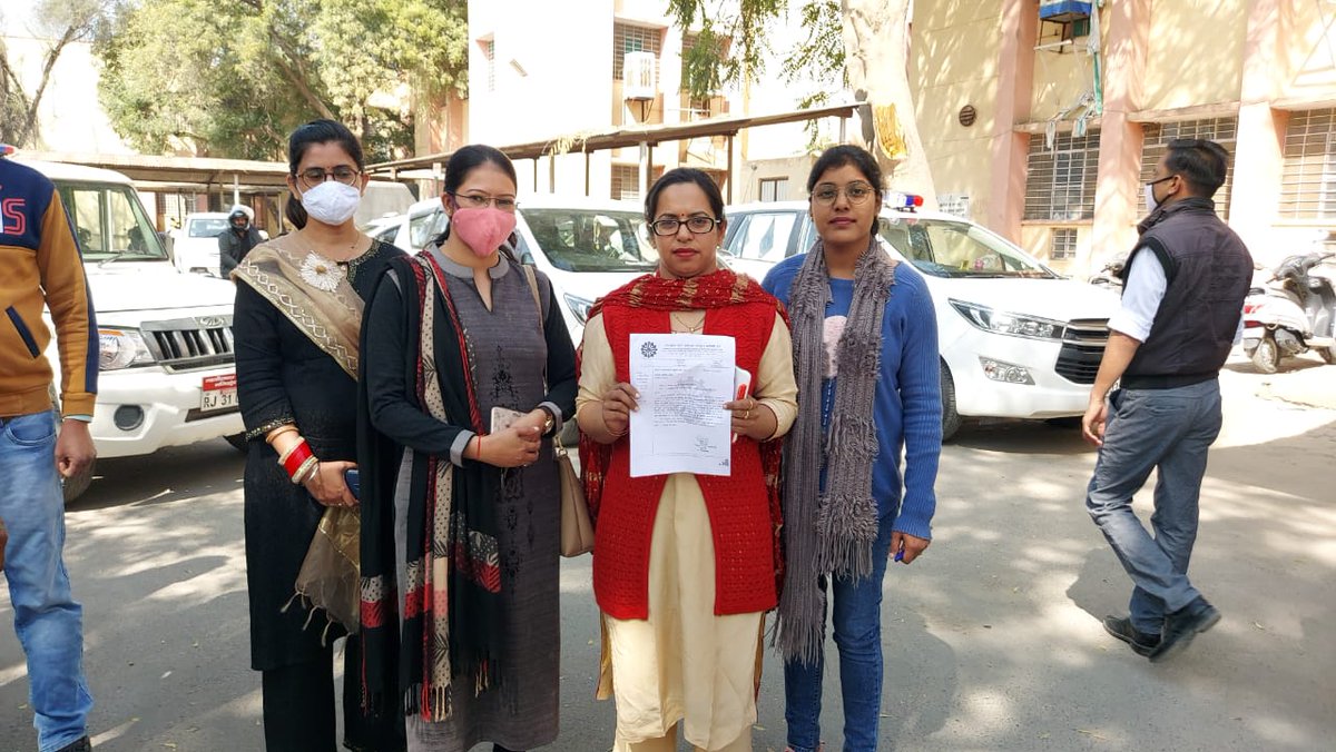 IT_UNION_HMH's tweet photo. जिला अध्यक्ष महोदय पंकज गौड़ द्वारा आज दिनांक 22 फरवरी 2021 को राजस्थान राज्य अधिनस्थ कम्प्यूटर कर्मचारी संघ ईकाई हनुमानगढ़ के द्वारा माननीय मुख्यमंत्री महोदय के नाम सात सुत्री मांगो का ज्ञापन माननीय मंत्री बी.डी.कल्ला महोदय को दिया गया।
@IA_Union @DoITCRaj @IaDiscom https://t.co/x0NeX5kxa1