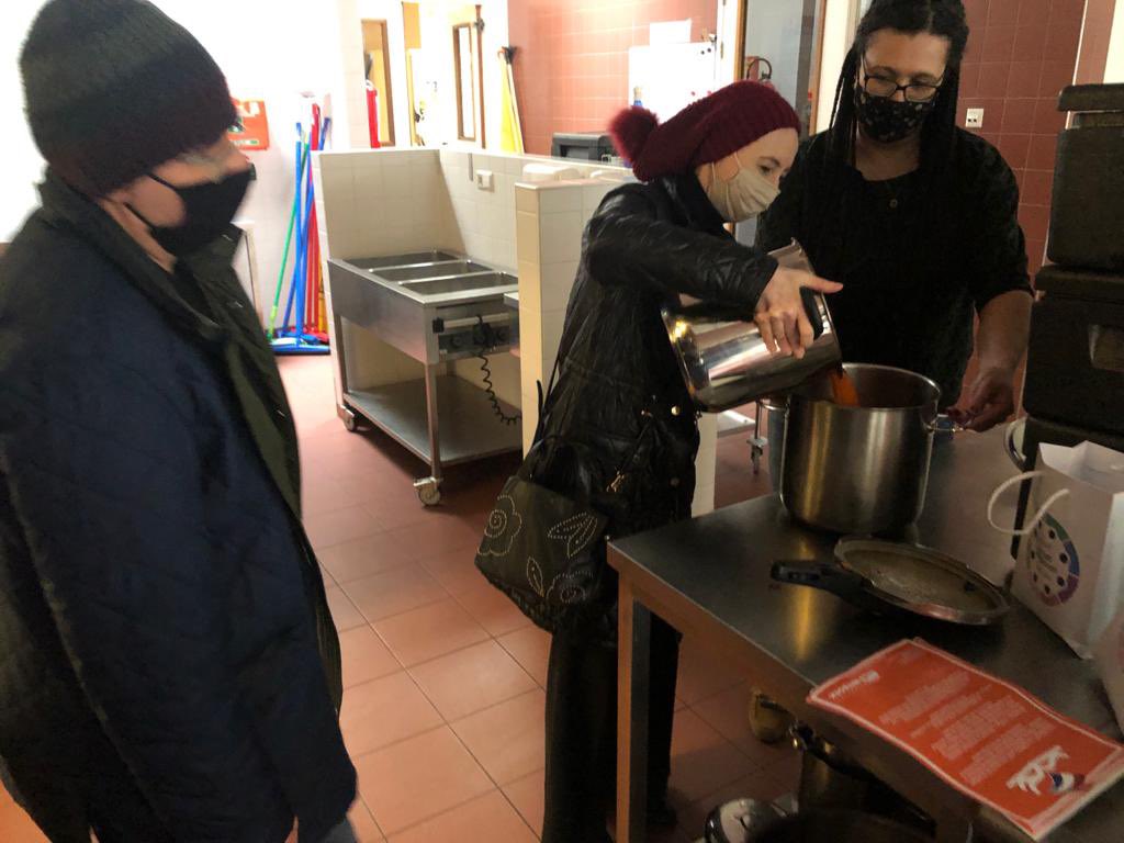 Het soepproject van Witboek is inmiddels ook in Amsterdam Oost en Haarlem gestart! 

Dit alles is mogelijk middels samenwerking met lokale wijkorganisaties en de tientallen actieve vrijwilligers!