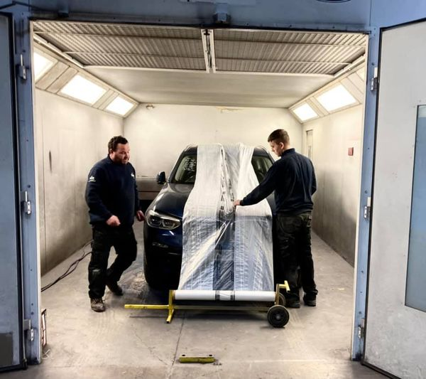 ▫️Another busy Tuesday in the bodyshop today!▫️
BMW ready for paint!