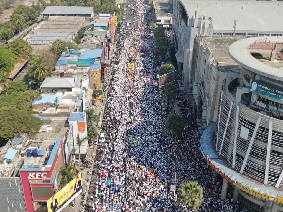 Kzinhtut4's tweet photo. (Feb 22) 22222 protest. We are united as a whole for the first time (20 million protestors) since independence from the British colonization. I swear to god, we shall win this fight 💪💪💞

#RespectOurVotes
#Release_Our_Leaders https://t.co/TkdjVBUFVd