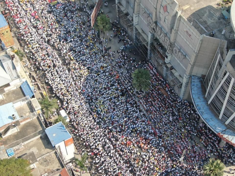 Kzinhtut4's tweet photo. (Feb 22) 22222 protest. We are united as a whole for the first time (20 million protestors) since independence from the British colonization. I swear to god, we shall win this fight 💪💪💞

#RespectOurVotes
#Release_Our_Leaders https://t.co/TkdjVBUFVd