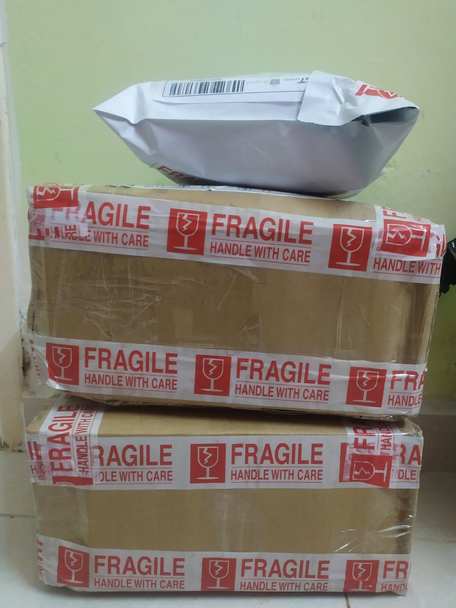 bynursyazwani's tweet image. Dari 10-12.. Wani ngn mama duk potong kotak bg ngam.. Balut bubble bagai.. 

&quot;Abang jnt.. Please be nice with me🤗&quot; -parcels 
#sambalbilisgaring