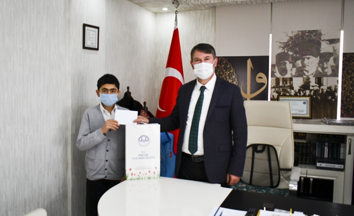 Hafızlık bütün insanlığı yüceltecek bir vasıftır tinyurl.com/yd5a3o3q

#DiyanetHaber #SONDAKİKA #TeşekkürlerDiyanet <a href="/AnkaraMuftuluk/">Ankara Müftülüğü</a>
