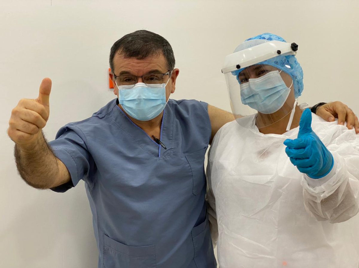 infopresidencia's tweet photo. Alfredo Ahcar, es médico cirujano, lleva más de 23 años trabajando por la salud de los pacientes en el Hospital de San José del Guaviare, y hoy fue el primer vacunado contra el covid-19 en ese departamento del país. #ColombiaSeVacuna🇨🇴 https://t.co/JHBKElWAlV