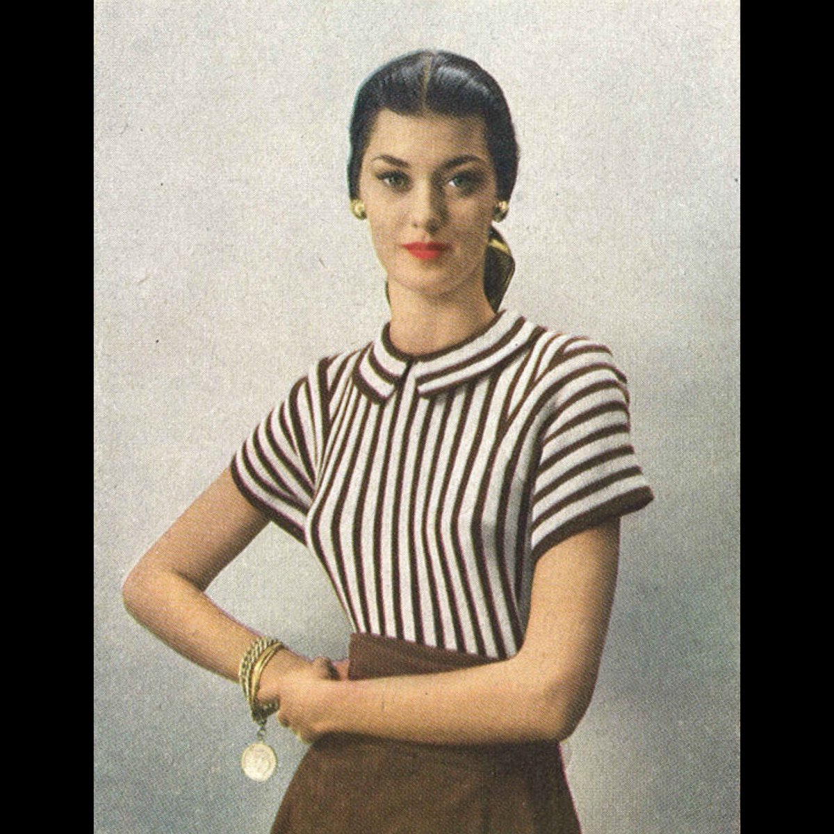 1972projects's tweet photo. #80
Barbara Mullen in a striped knit blouse with Peter Pan collar.
Vogue Knitting Book, February/March 1948. Photographed by Luis Lemus.
#BarbaraMullen #Vogue #VogueKnitting #VogueKnittingBook #LuisLemus #TheReplacementGirl #FashionHistory #ModelHistory https://t.co/DjROnS2hMV