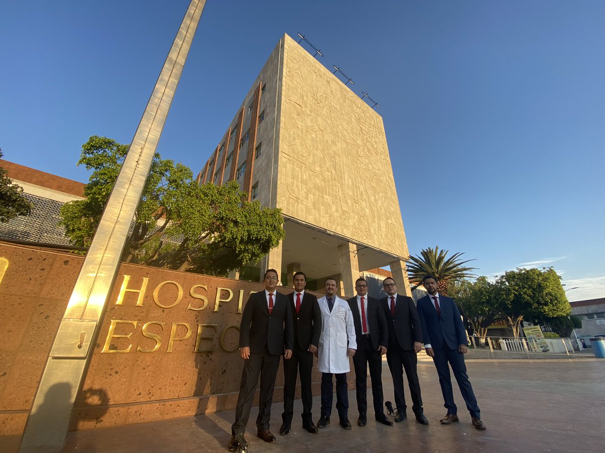 urologorios's tweet photo. Nuevos egresados 2021, hombres excepcionales, mejores profesionistas en la @Urologia_UMAET1 . https://t.co/jW4F6ixvIL