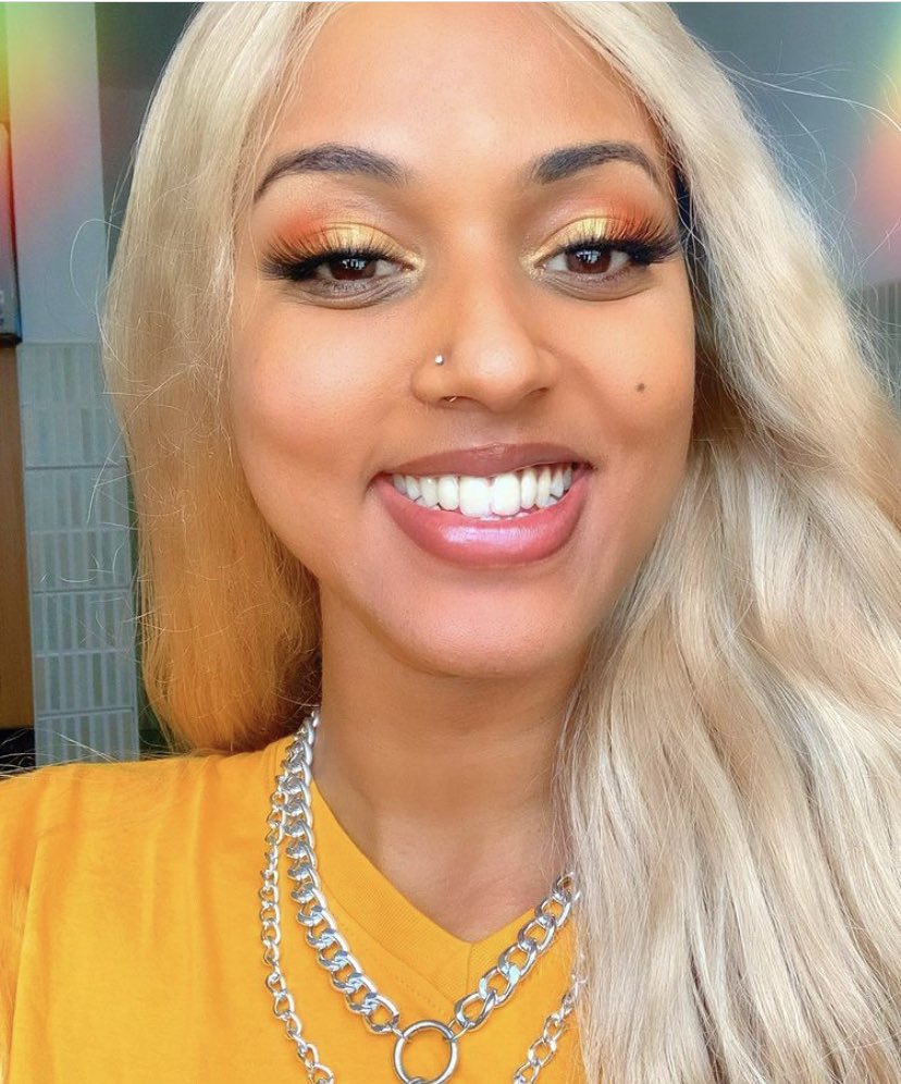 HHGLAM2's tweet photo. Have you ever seen a queen shine this bright!?💛👑 @itsyungbeyt wearing our #SWEETHEARTLIPGLOSS 😍 https://t.co/GfBBEaajtF
