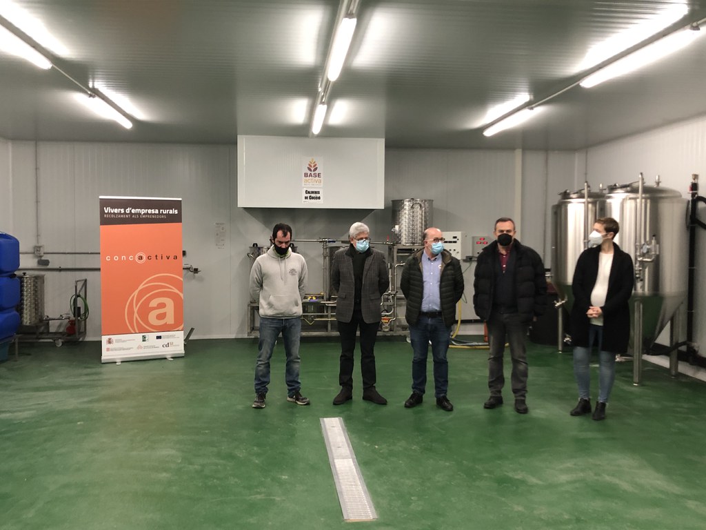 arcaruralcat's tweet photo. 🍻 Arrenca el Curs d'Elaboració de Cervesa de la #XEMAC! Impartit per Sergi Torres, responsable de @Segarreta1, el seminari comptarà amb quatre sessions que s’impartiran els pròxims dissabtes dels mesos de febrer i març!
👉 T'ho expliquem a https://t.co/yE28MzakfB https://t.co/dKhM5g0yfT