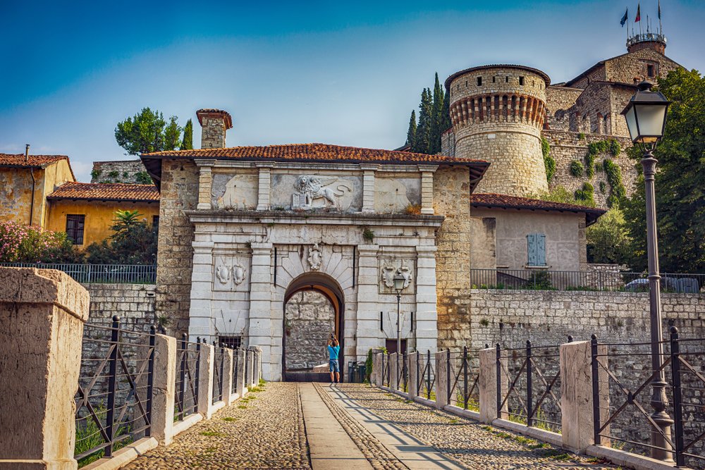 ElsoIcehands's tweet photo. Approfitto della notizia della Zona arancione rinforzata di #Brescia per farvi vedere alcuni scorci che di solito la gente non si aspetta da questa città, in modo che magari appena si potrà ci farete una visita https://t.co/rgQjl2RWbl