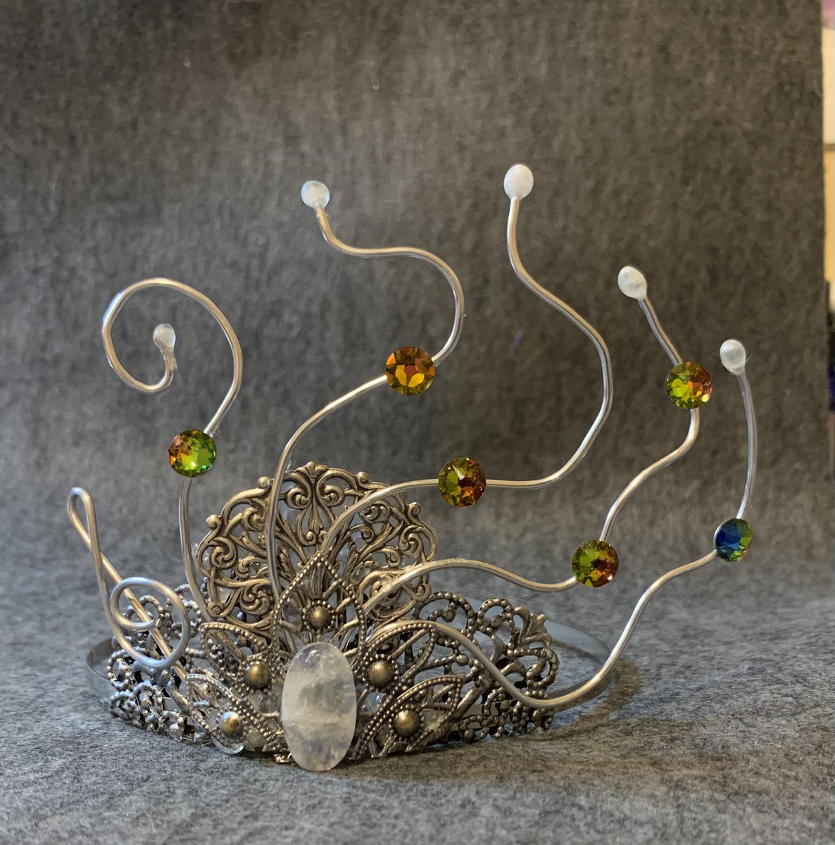 sillysarasue's tweet photo. Happy tiara Tuesday.  Last of the #MonthOfLove prompts,  song.  I thought of bars of music and treble clefs.  Five bars and crystals for notes.  @MonthofLove @MonthofFear https://t.co/9PxFmZQkTL