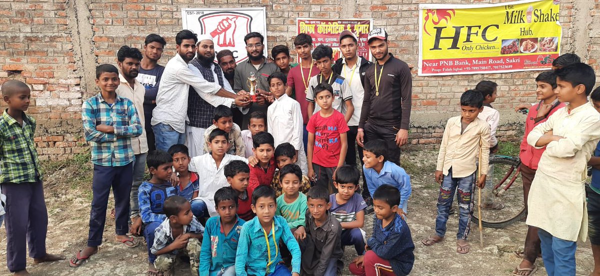 JezeeshanFaizee's tweet photo. अपने पंचायत के अंदर नौजवान मिल्लत कमिटी क्रिकेट #YMCC मैच का आयोजन किया था जिस का फाइनल मैच आज खेला गया #बतिया_पंचायत के विजेता खिलाड़ी को सम्मानित करने का मौका मिला इस के लिए संस्था के तमाम साथियों का शुक्रिया
@youth_millat
@ICC
@msdhoni
@IrfanPathan https://t.co/EsalZy2x9g